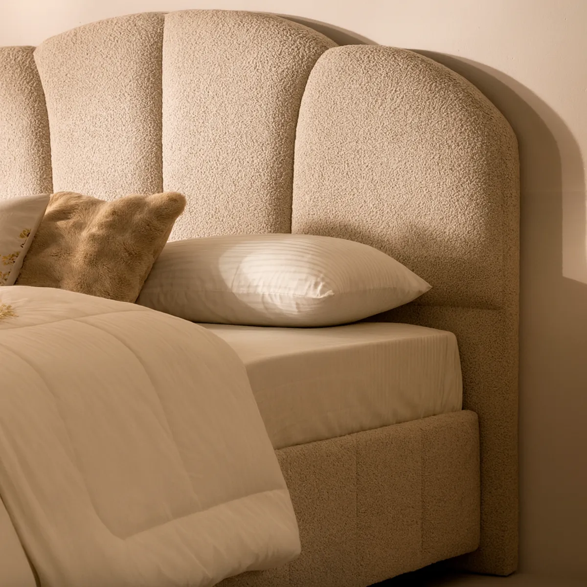 CrestoraPlush Bed - Image 2